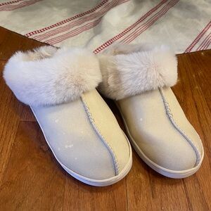 LC Lauren Conrad Cream Fuzzy Fur Slip-on Slippers Women's Small 6-7